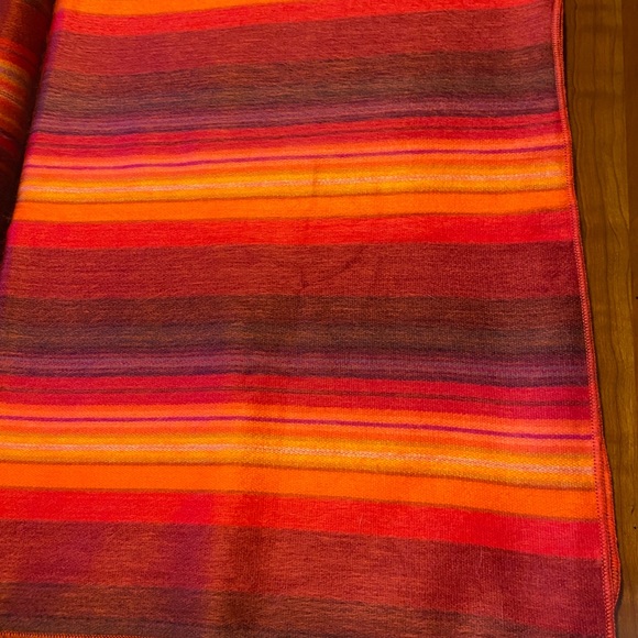 COPY - Gorgeous Alpaca soft blanket. New never us… - Picture 3 of 4